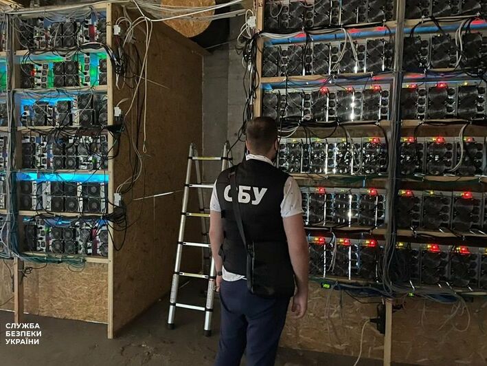 СБУ знешкодила криптоферму, через яку без світла й води могла залишитися частина Чернігівської області