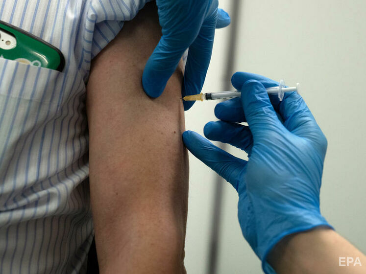 У світі зробили досить щеплень проти COVID-19, щоб охопити 20,4% усього населення, але розподіл вакцин нерівномірний – Bloomberg