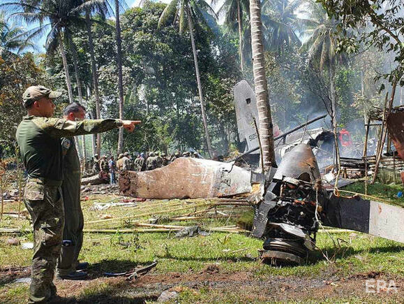 Число жертв крушения военного самолета на Филиппинах выросло