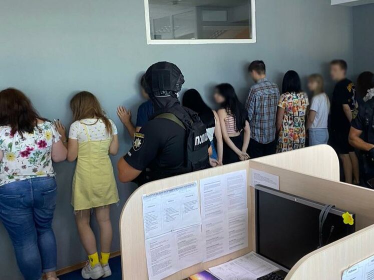 В Україні колектори від імені НАЗК шантажували людей підробленим порнокомпроматом – Нацполіція