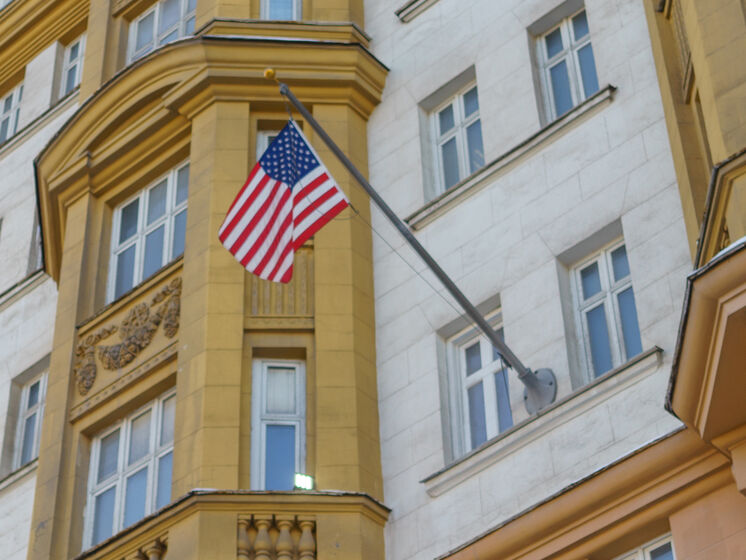 Штат посольства США в Москві скоротять до 120 осіб