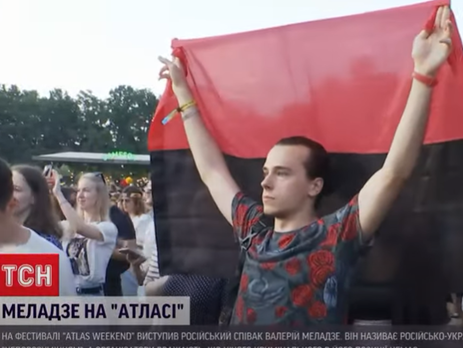 Охрана Atlas Weekend хотела вывести с концерта Меладзе украинца с флагом УПА. После этого его пригласили на 