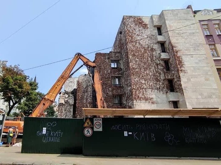 У Києві заборонили зносити модерністський фасад павільйону "Квіти України". Нардеп повідомив про арешт будівлі