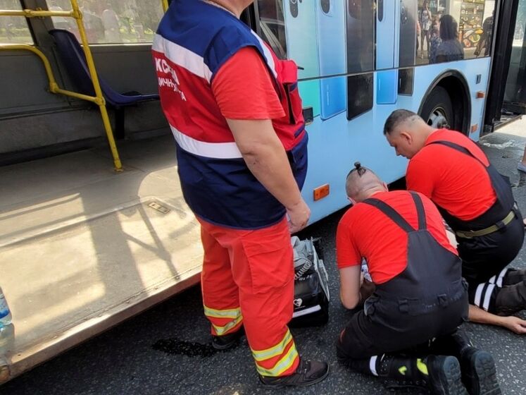 У Києві водій тролейбуса помер за кермом. Чоловікові раптово стало зле