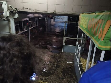 Из-за подтоплений в Киеве заблокированы выходы на нескольких станциях метро