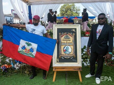 На похороні президента Гаїті сталися заворушення. Делегації США і ООН покинули церемонію прощання