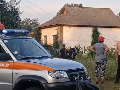 В Черниговской области автомобиль врезался в жилой дом, погибли два человека – полиция