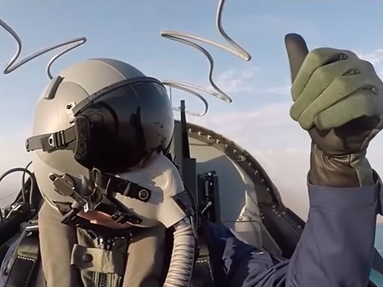 Президент Туркменістану Бердимухамедов політав на надзвуковому бойовому літаку. Відео
