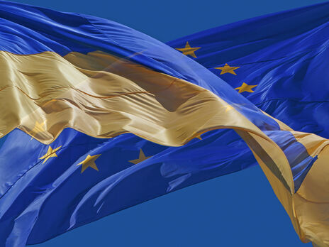 Єврокомісія опублікувала звіт щодо безвізу. Україні радять посилити боротьбу з корупцією і скасувати дію других закордонних паспортів