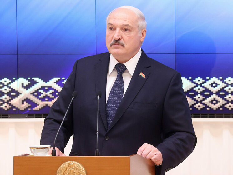 Лукашенко разрешил лишать натурализованных белорусов гражданства за участие в "экстремистской" деятельности