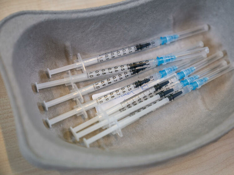 У МОЗ відповіли, чи будуть вводити українцям третю дозу вакцини проти COVID-19