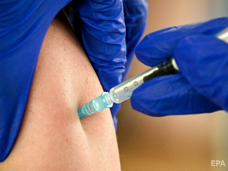 У Німеччині медсестра замість вакцини проти COVID-19 щепила тисячі людей фізрозчином – поліція