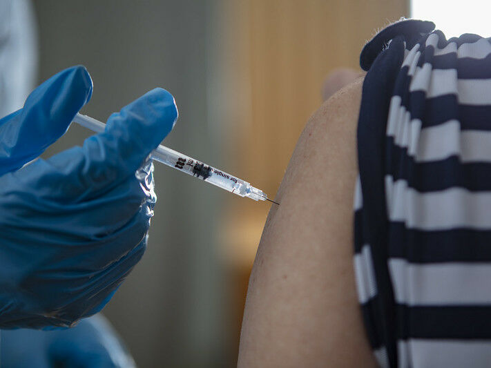 В Украине третий день подряд делают более 160 тыс. прививок от коронавируса в сутки