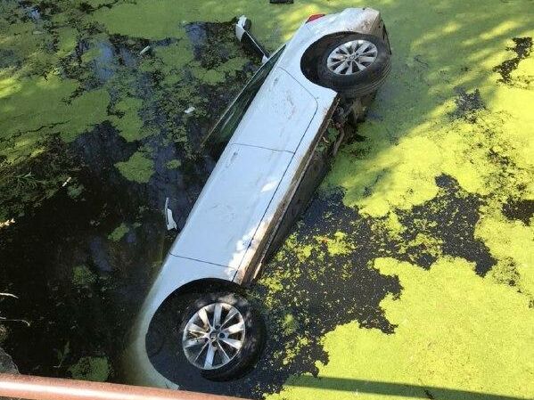 У Черкаській області автомобіль упав у воду, є загиблі – поліція