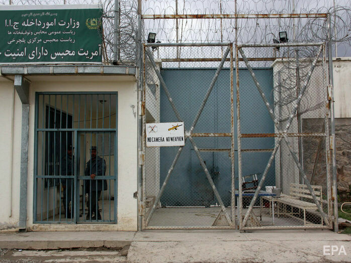 Таліби випустили в'язнів найбільшої в Афганістані тюрми – очевидці