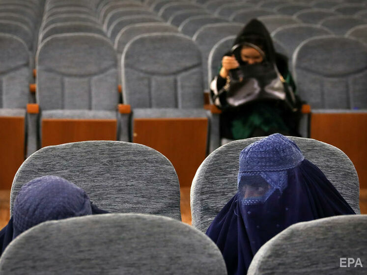 "Таліби використовують дівчат як рабинь". ЗМІ пишуть про "темне майбутнє" для жінок у Афганістані