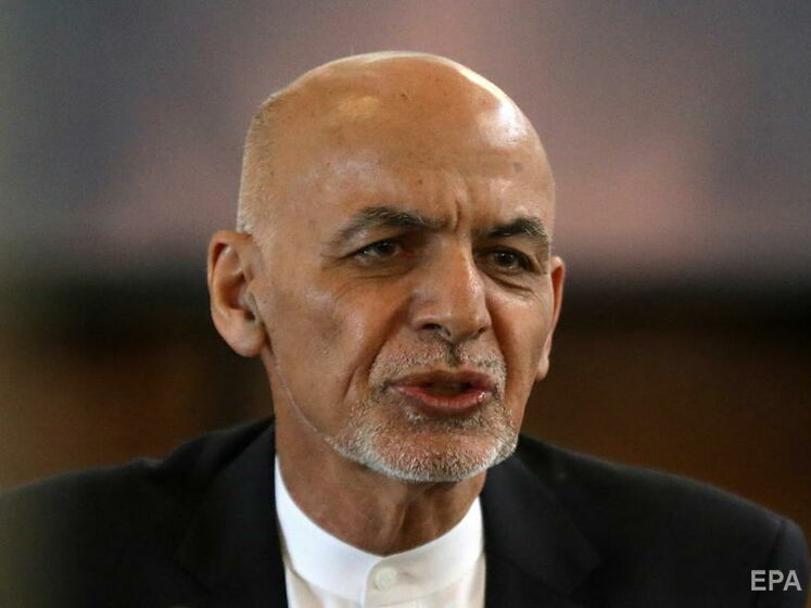США вели с талибами переговоры перед бегством президента Афганистана – Bloomberg
