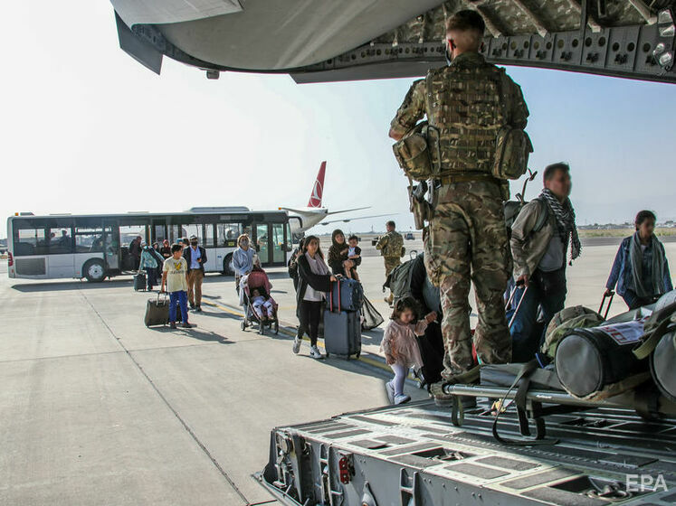 Із Кабула літаками евакуювали понад 5 тис. осіб – ЗМІ