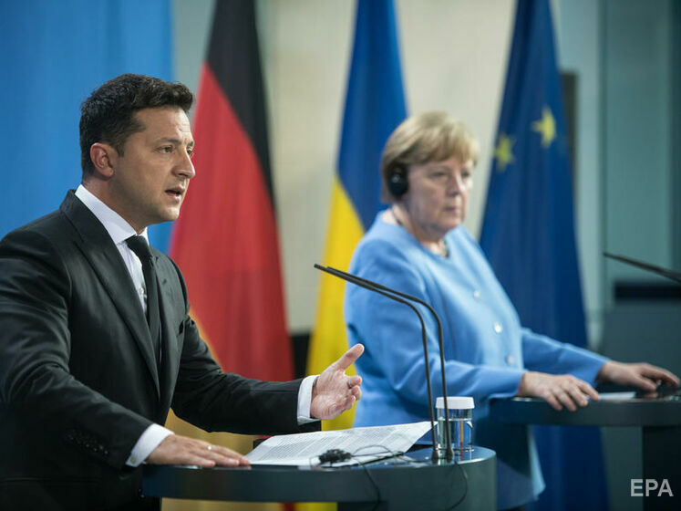 "Я не очікую, що канцлер приїде з подарунками в Київ". Зеленський вважає підхід Меркель у відносинах із РФ "занадто м'яким"