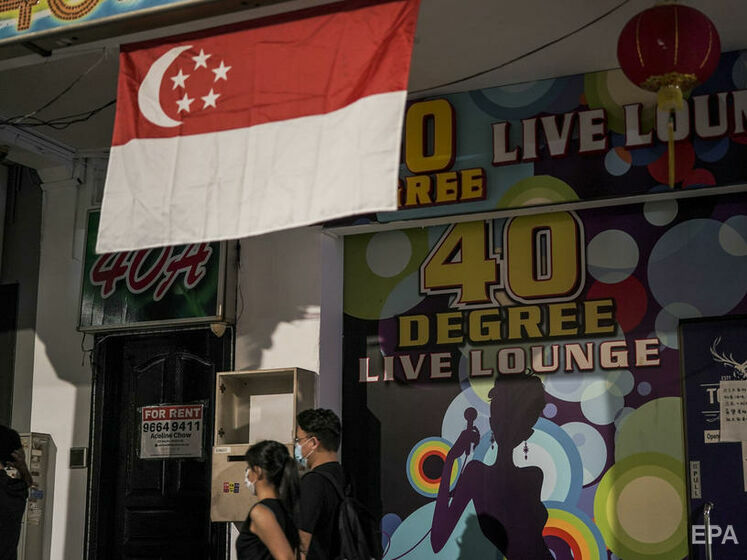 У Сінгапурі британця засудили до в'язниці за відмову надівати маску