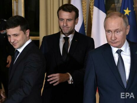 Зеленський (ліворуч) назвав Путіна (праворуч) "іноді надзвичайно емоційним" політиком