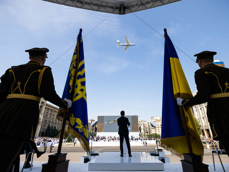 "Действо происходило с позиции спокойной силы". В соцсетях обсуждают военный парад по случаю Дня Независимости Украины