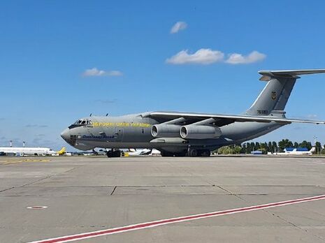 Військовий літак сів у Борисполі