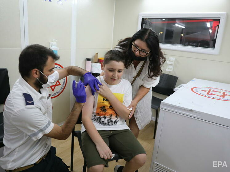В Израиле разрешили делать третью прививку от COVID-19 всем желающим