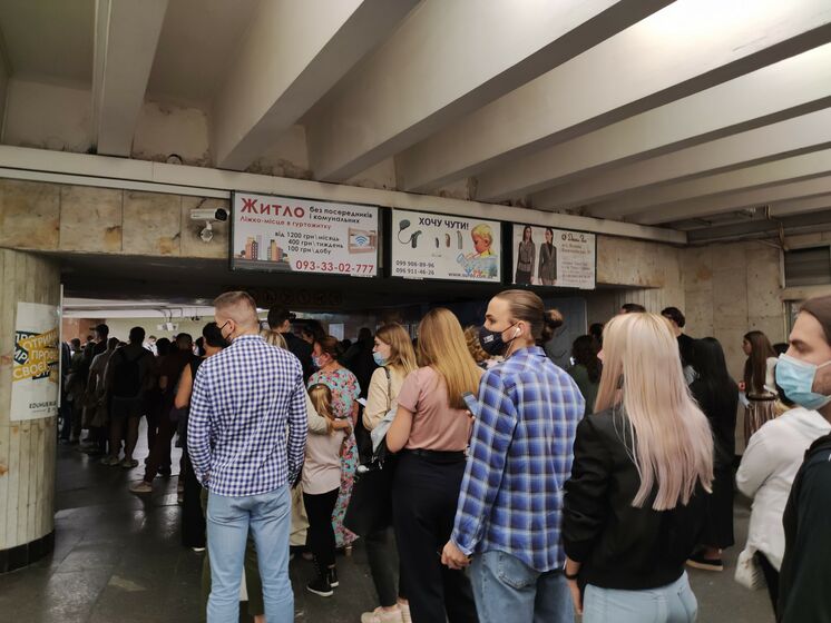 В киевском метро произошел технический сбой. В подземке образовались большие очереди