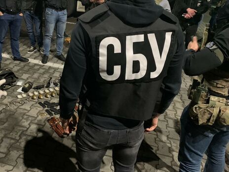 В Мукачево мужчина продавал вывезенное из зоны ООС оружие – СБУ