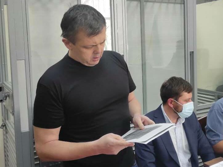 "Началось внутреннее кровотечение". Объявившему голодовку Семенченко стало плохо во время судебного заседания