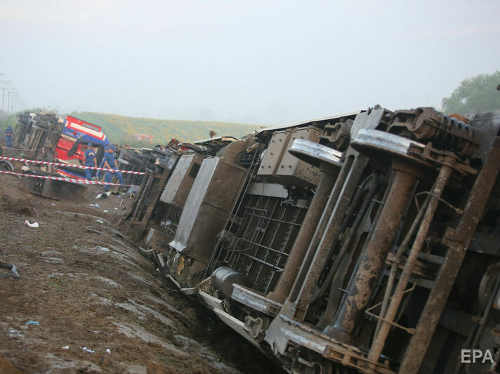 В Турции столкнулись поезд и микроавтобус, погибло шесть человек