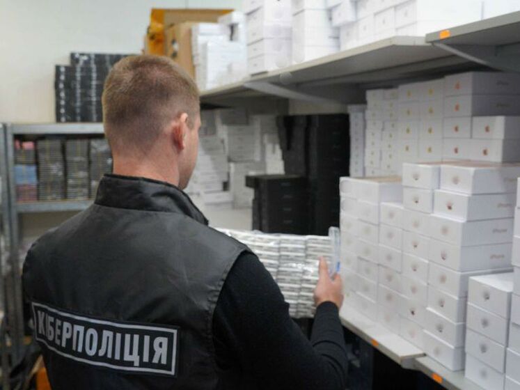 Кіберполіція Києва викрила мережу онлайн-магазинів, які торгували підробленою технікою світових брендів