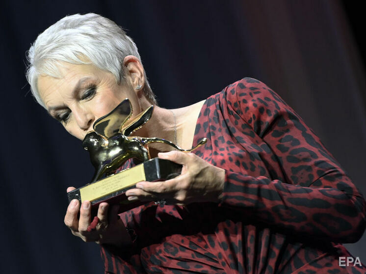 Звезда фильмов ужасов Джейми Ли Кертис получила на Венецианском фестивале 