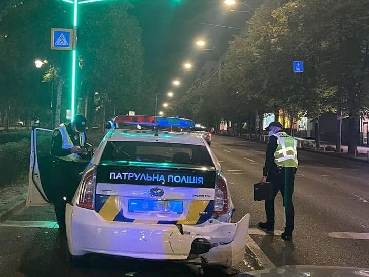 У Києві п'яний водій Audi в'їхав у автомобіль поліції, патрульних госпіталізували – поліція