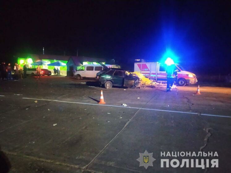У Сумській області легковий автомобіль зіткнувся з вантажівкою, постраждали діти