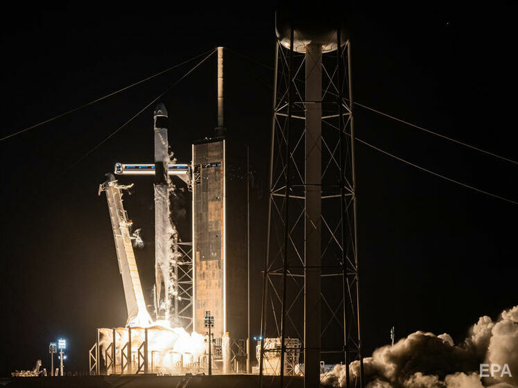 Космічний корабель із першою цивільною місією успішно приводнився в Атлантичному океані – SpaceX