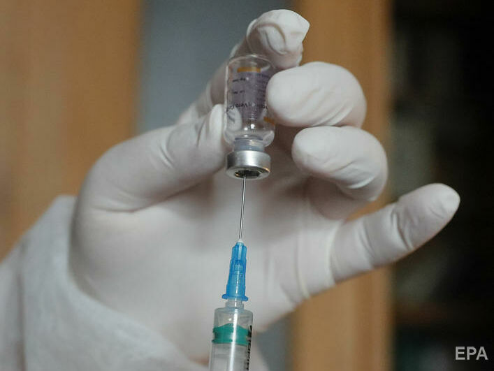 Гройсман предложил выплачивать по 1 тыс. грн вакцинированным от COVID-19 в Украине