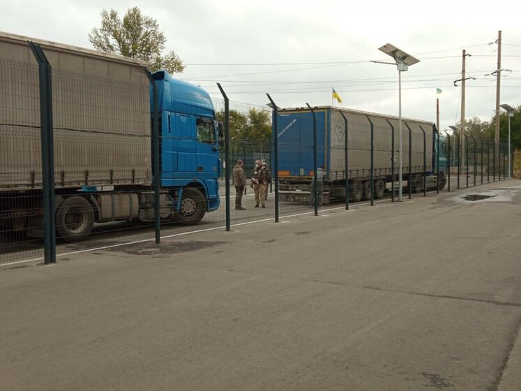 ООН скерувала до ОРДЛО 20 автомобілів із гуманітарним вантажем