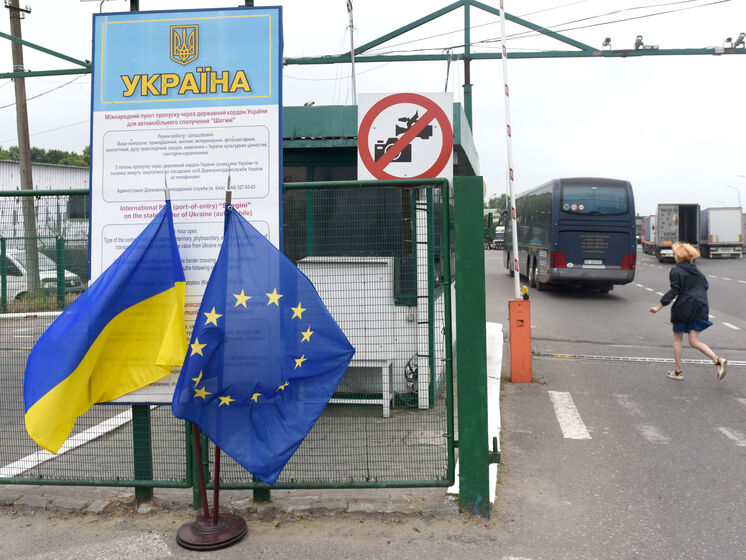 В МИД Украины заявили, что Киев не получал официальных сигналов от ЕС об отмене безвиза