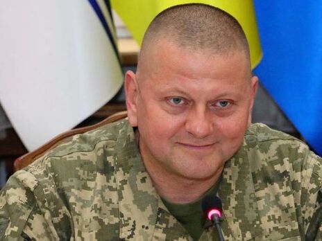 Залужный (на фото) отменил приказы, которые так или иначе запрещали украинским военнослужащим открывать огонь, отметил Годзенко