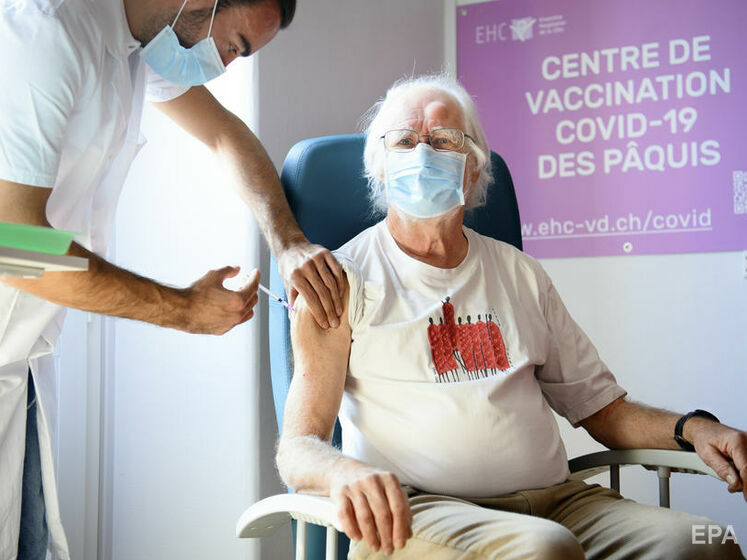 Жителям Швейцарии за каждого приведенного на COVID-вакцину будут давать купон на $50