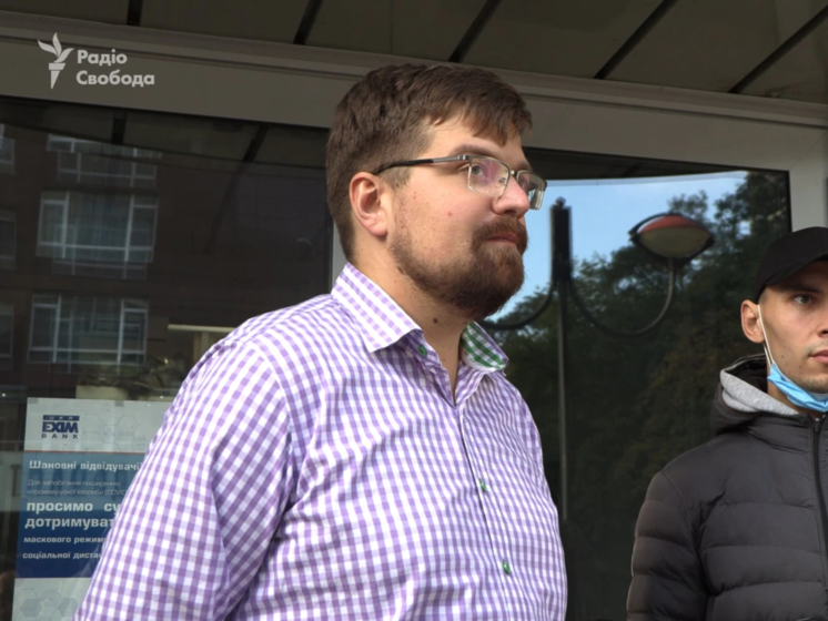 На съемочную команду "Схем" напали во время интервью с главой "Укрэксимбанка" Мецгером. Журналисты говорят – ему не понравился их вопрос