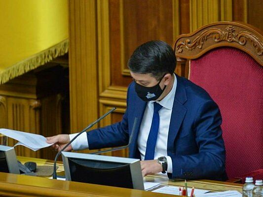 В регламентном комитете Рады заявили, что отставка Разумкова "вполне реальна" на этой пленарной неделе
