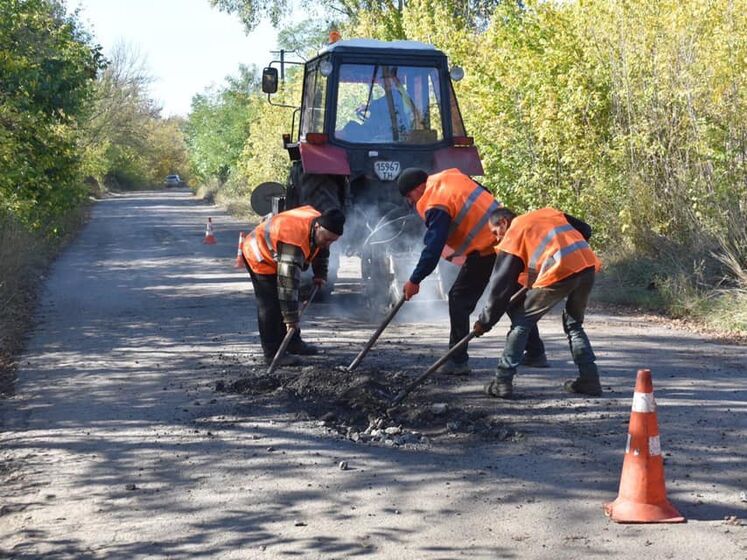 У Харківській області ремонтують дорогу до музею, де зберігають роботи Пікассо і Малевича