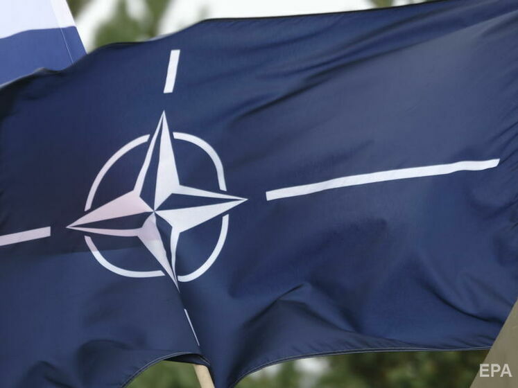 НАТО вирішив наполовину скоротити штат місії Росії при Альянсі за ворожі дії. Москва пообіцяла відповідь