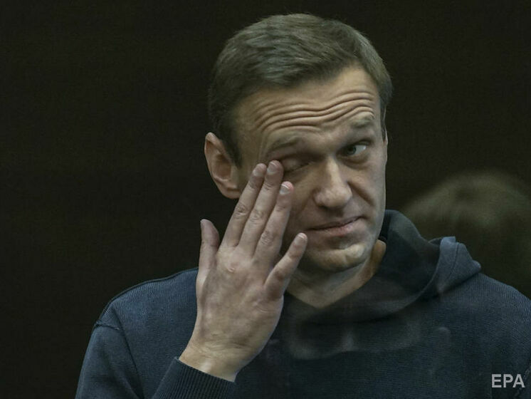 "Опасался, что потребуют целовать портреты Путина". Навального поставили на профилактический учет как экстремиста и террориста