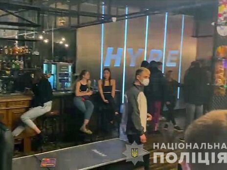 Українські правоохоронці планують перевіряти кафе, ресторани й кінотеатри на дотримання карантину – Офіс президента