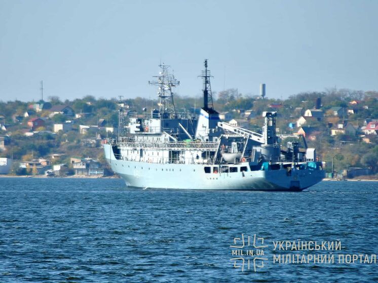 У Чорному морі зазнає аварії судно ВМС України, загрози життю членів екіпажу немає – Залужний