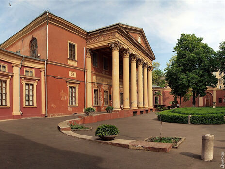 Президент поручил отреставрировать Одесский художественный музей